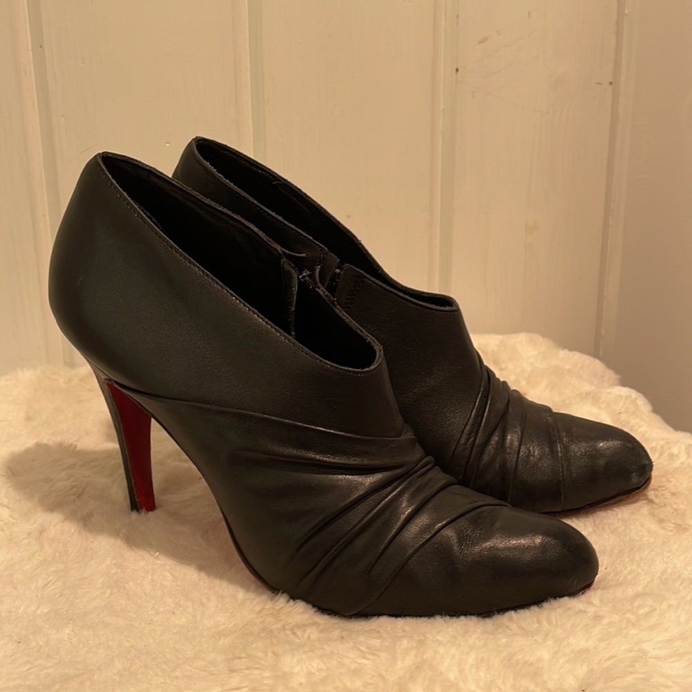 Black Leather Closed Toe Bootie Pump Size 40